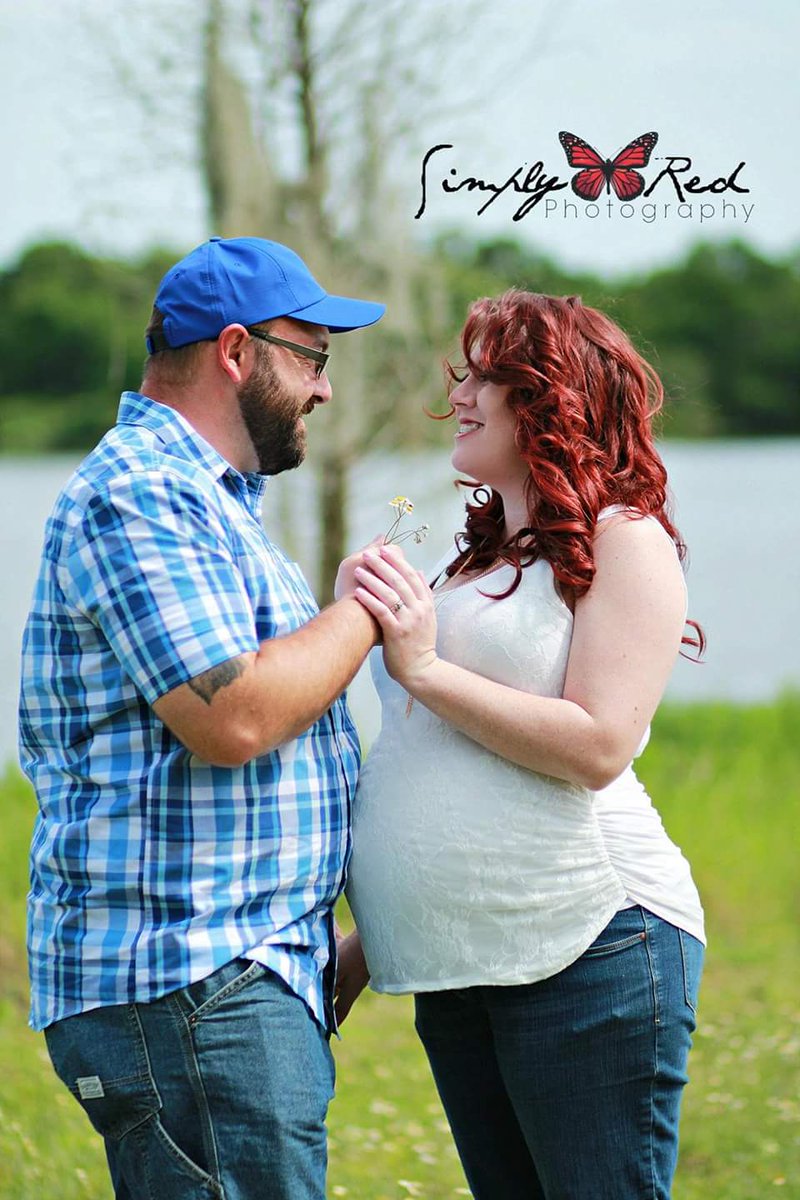 IzzieDeadnow's tweet photo. Stoked to have gotten some of our pics from our shoot! #SuperPrego https://t.co/RBrMSPbeMP