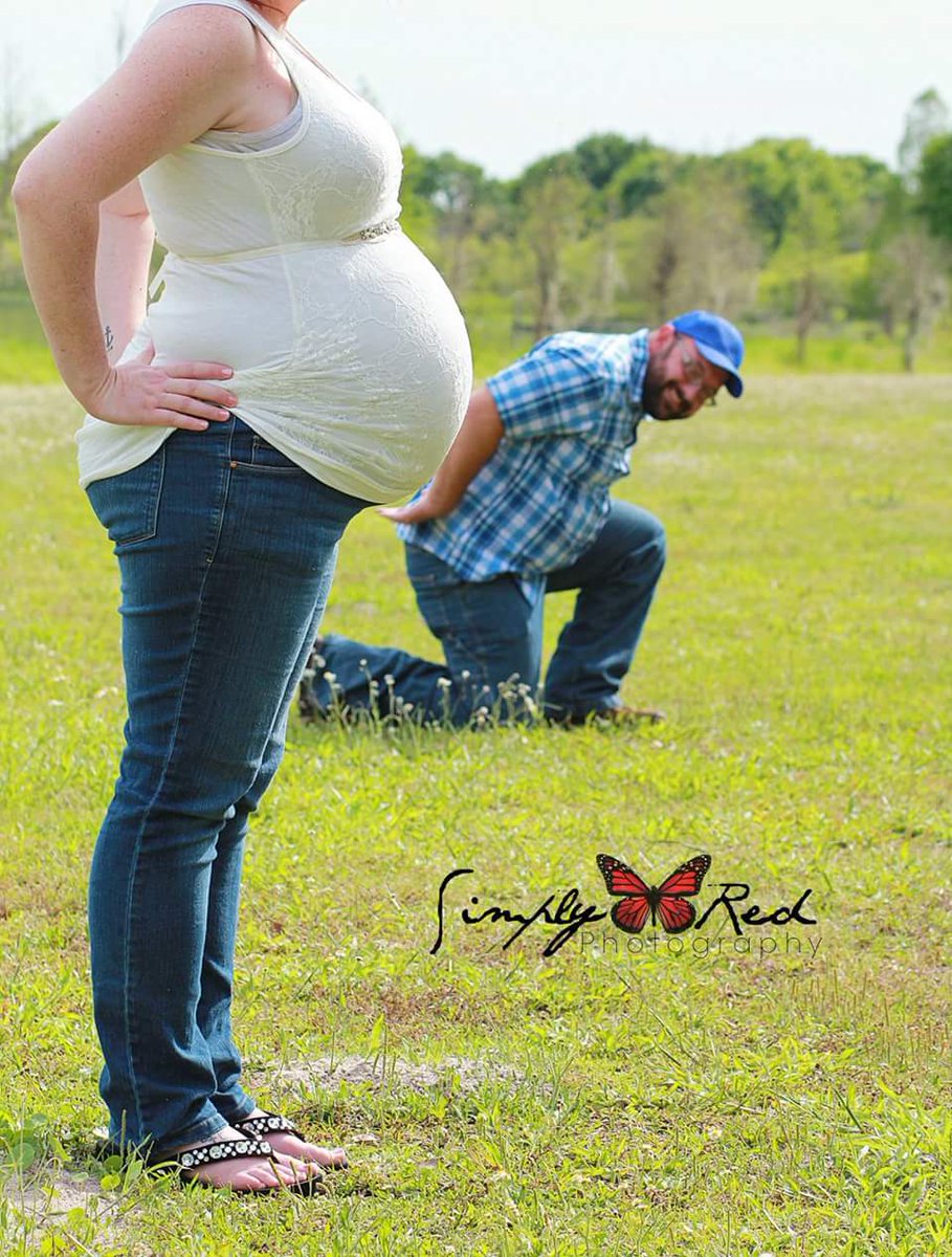 IzzieDeadnow's tweet photo. Stoked to have gotten some of our pics from our shoot! #SuperPrego https://t.co/RBrMSPbeMP