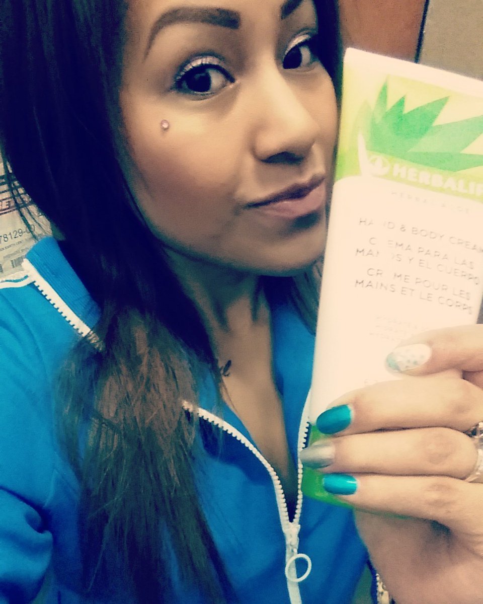 sayurynoemi's tweet photo. Looking for
#BodyLotionWthAloe
#lastingHydration,Soften,nongreasy
#Herbalife !
GET IT TODAY!
https://t.co/AyHDMSc2LI https://t.co/jJuE6bN0qU