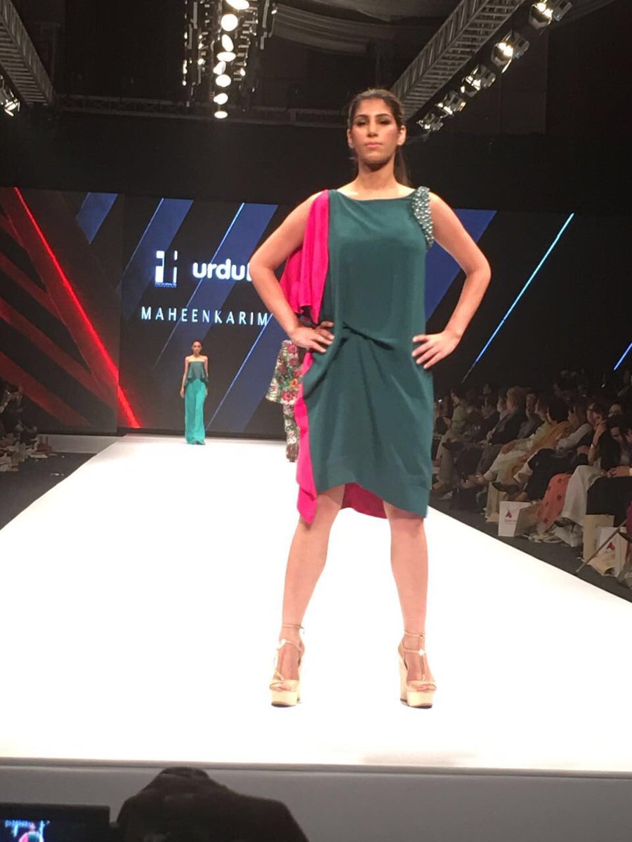 FashionPakistan's tweet photo. #FPtrendShow @KarimMaheen's #SpringSummer collection Feels like a vacation β€οΈ #EasyBreezy https://t.co/NhRGcdy9gJ