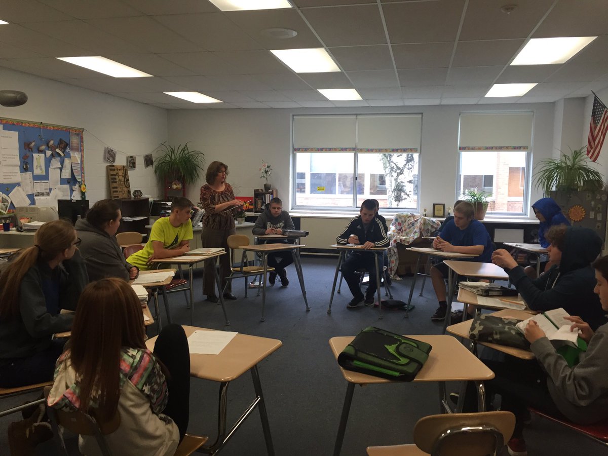 MrPatrickMcGee's tweet photo. Socratic Seminar in Mrs Penepent's English 9 class #BBLearning https://t.co/yepibVLGLC