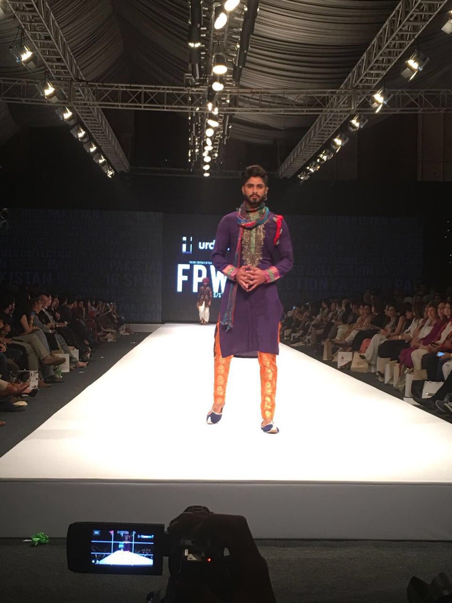 FashionPakistan's tweet photo. #FPtrendShow #Fpw16 Obaid Sheikh bringing you pops of colour, traditional jewelry and a total ethnic trip https://t.co/rfg6GMClCN
