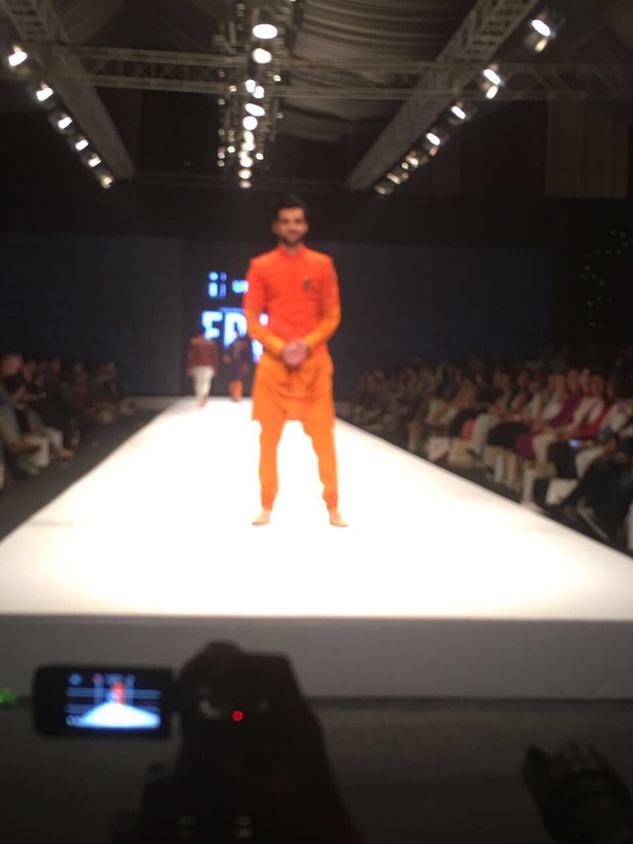 FashionPakistan's tweet photo. #FPtrendShow #Fpw16 Obaid Sheikh bringing you pops of colour, traditional jewelry and a total ethnic trip https://t.co/rfg6GMClCN
