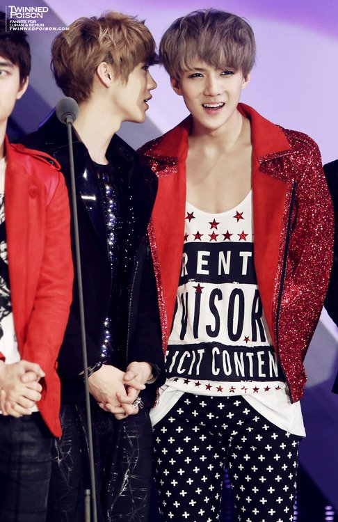 oselujaeten's tweet photo. Missing you like crazy #4YearsWithSEHUN #4YearsWithLUHAN #4YearsWithHUNHAN https://t.co/uDOLmwYrM2