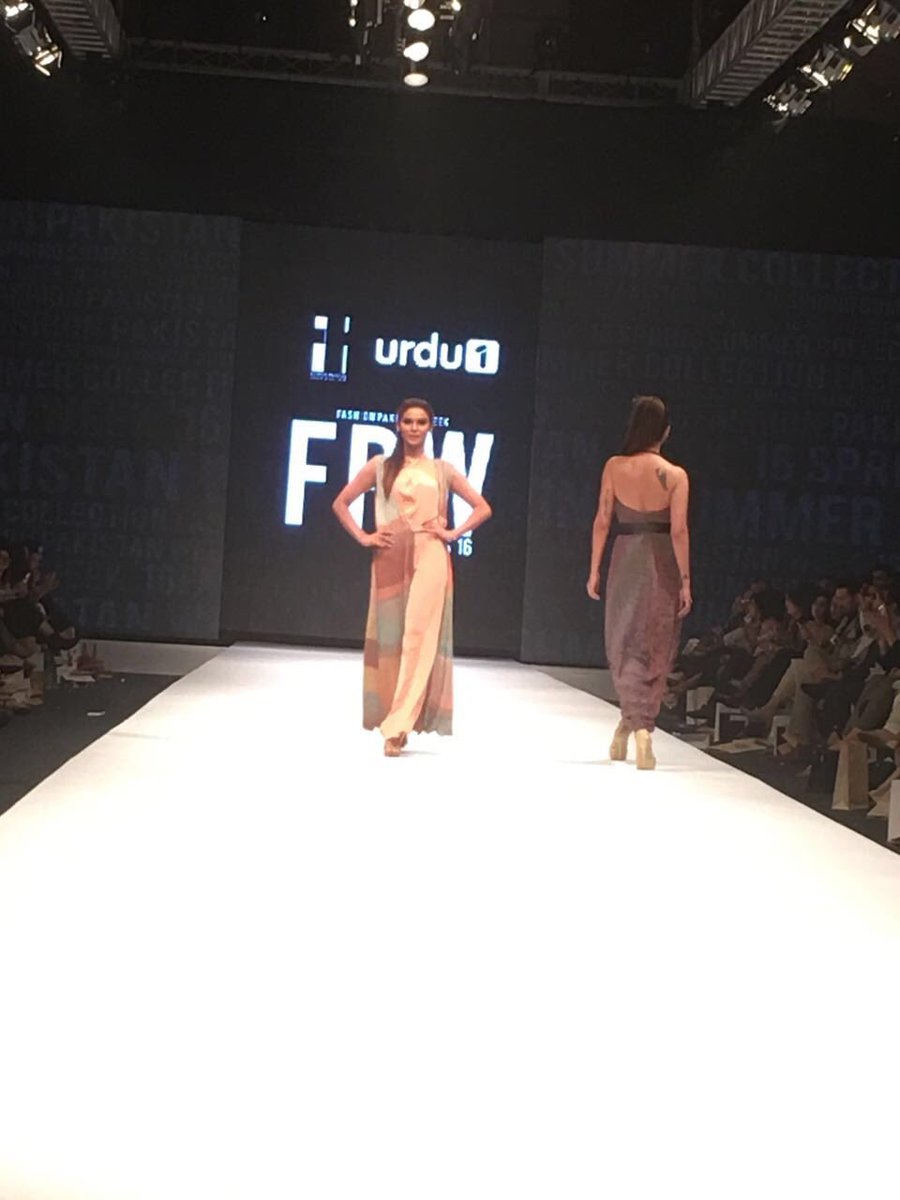 FashionPakistan's tweet photo. #FPtrendShow Nida Tapal's #Delphi #Fpw16 #Nets #Silks #Bling https://t.co/9dNdFrW7GG