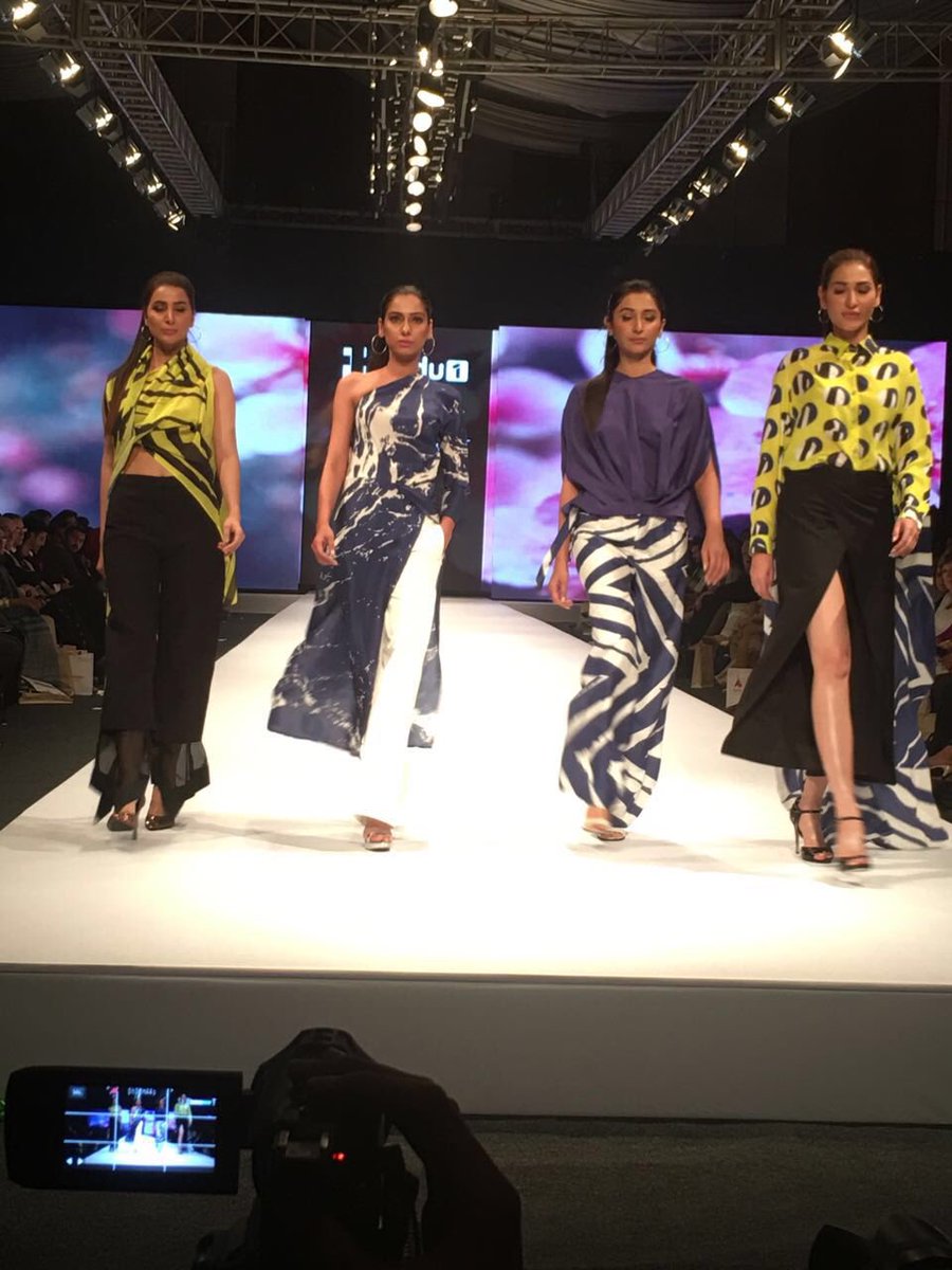 FashionPakistan's tweet photo. #FPtrendShow #Fpw16 @sanam_c's spring summer 2016 is ππΌ! Classy, cool and uber chic! https://t.co/bxeYKk2V9j