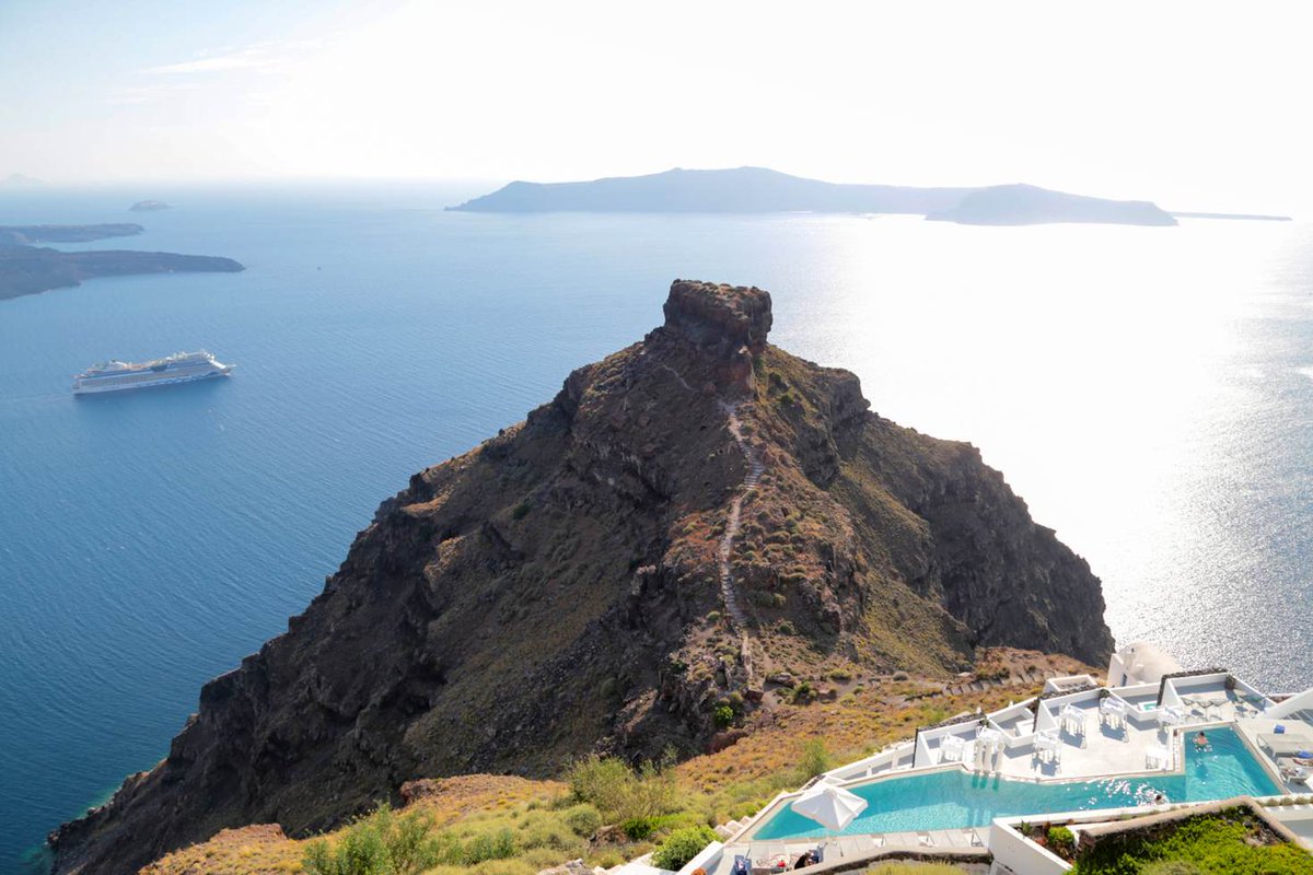 lonelyplanet's tweet image. #Santorini for first-timers: lptravel.to/R73zbH by @Carolyn_Bain #travel #lp