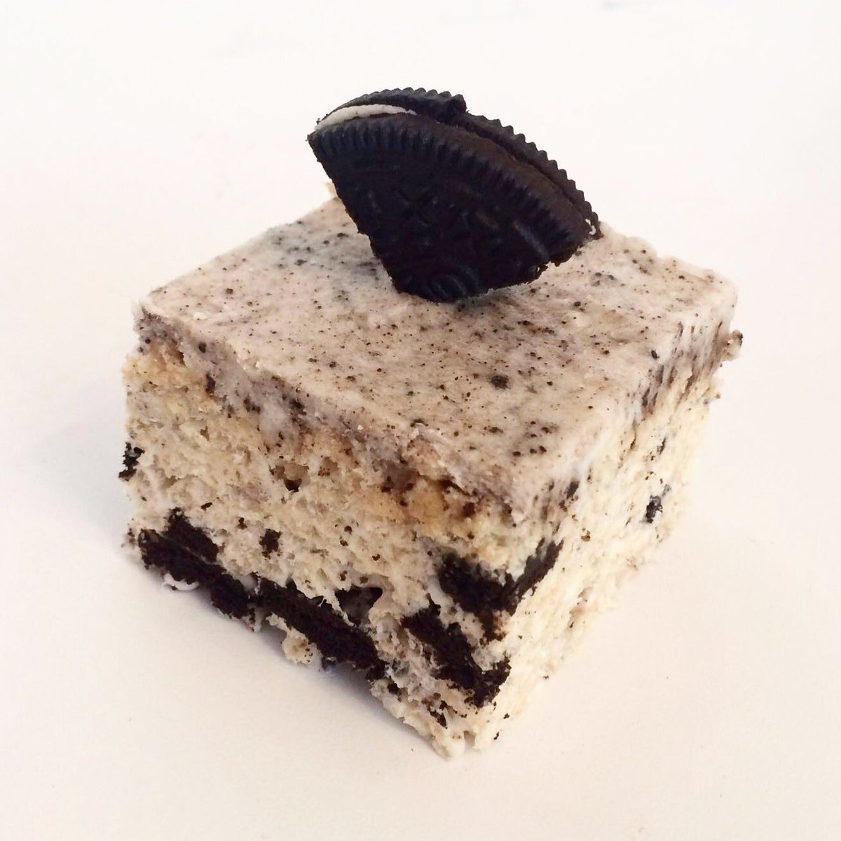 #cookiecrumb #bakery #toronto #markham #the6ix #dessert #ricekrispiestreats #blogto #torontofood #tryitout #opentil7