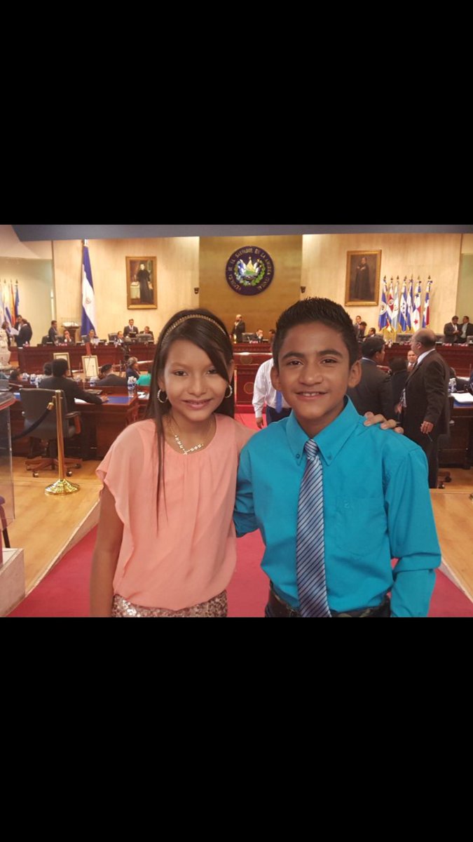 AlexOviedoSV's tweet photo. Felicidades Andrés Escobar y Gema Barahona reconocidos por la asamblea como "Distinguidos Artistas de El Salvador". https://t.co/58rRzmoRXn