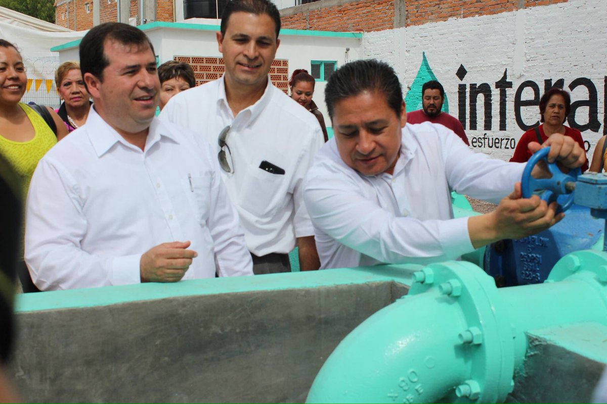 GilVillafuerte's tweet photo. "No se aprecia el valor del agua hasta que se seca el pozo" Puesta en marcha del pozo "La Constancia 2" @Interapas https://t.co/YW1urikM7o