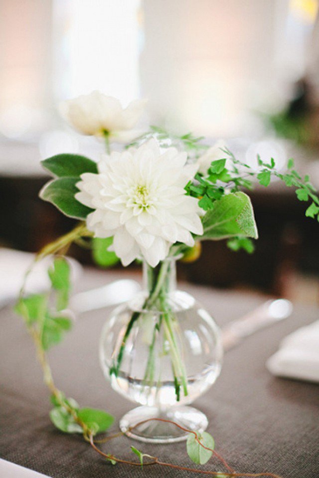 Affordable must-have wedding florals bit.ly/20JbKp9