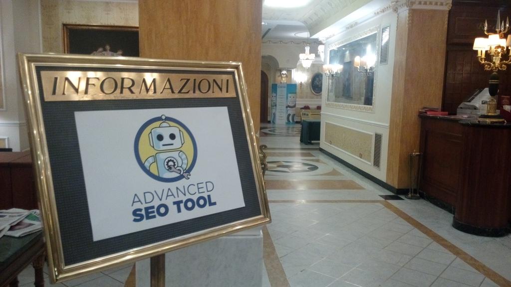 ale_petr's tweet photo. Buona notte al piccolo #robot di #advSEOtool, domani sara una giornata impegnativa anche per lui ;) https://t.co/mCWqgBkxok