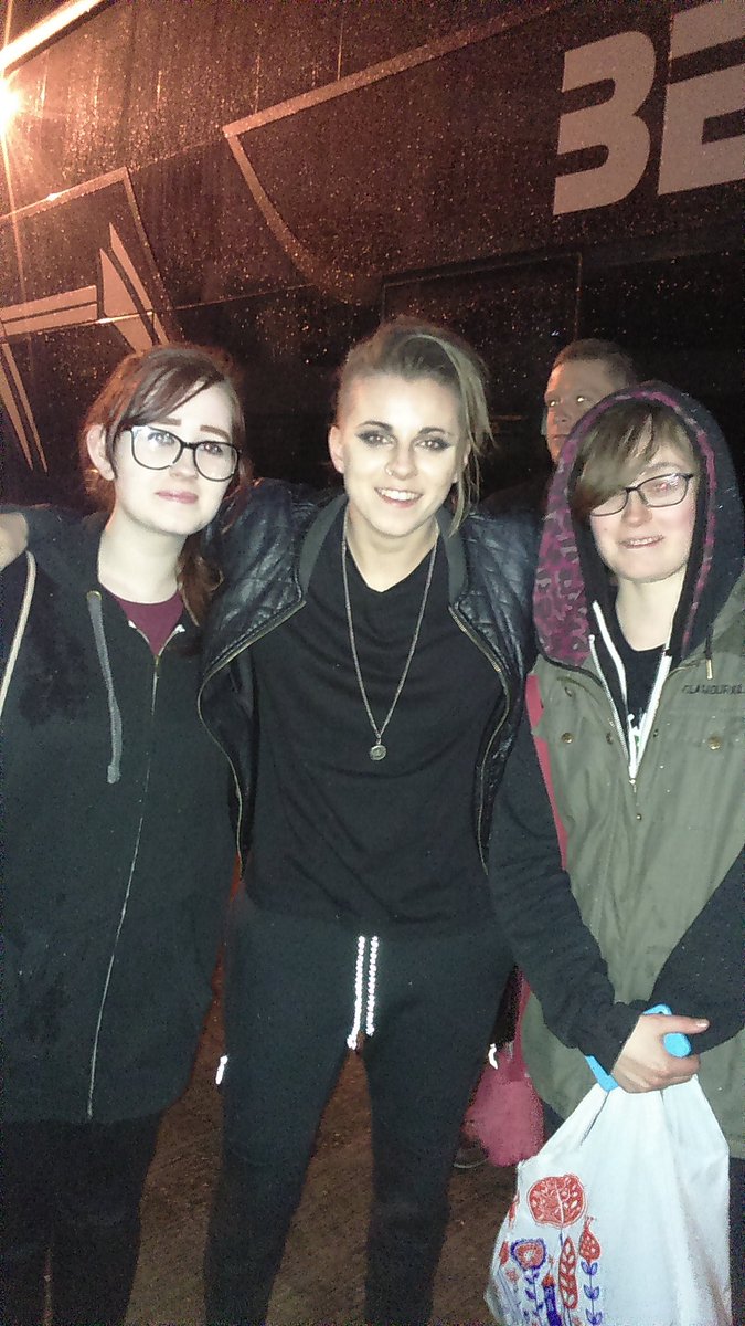 Chant3lleX's tweet photo. Such an amazing night seeing @ThisIsPVRIS best gig I've ever been to and I met the band https://t.co/yu7heuJMXH