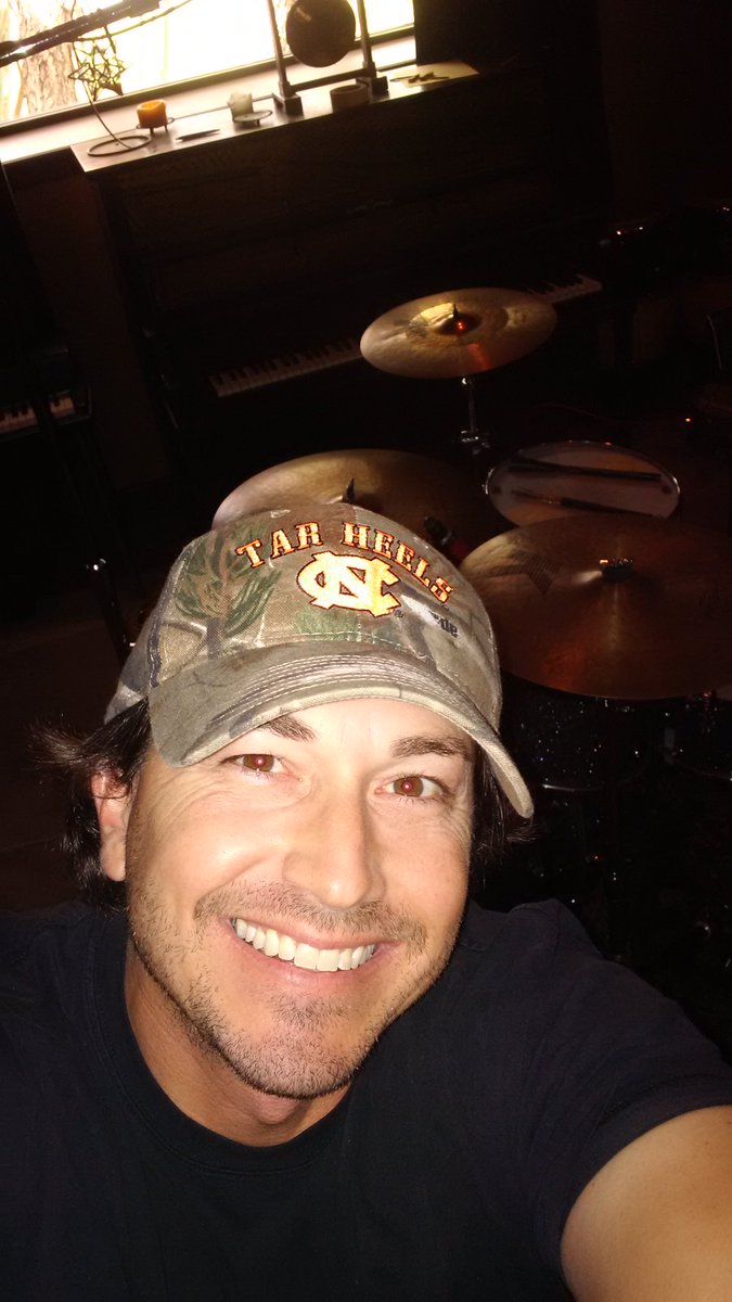 davidbritt's tweet photo. Recording vocals on my new single & we have @MarySarahMusic playin throughout the whole studio!Go #MaySay #TeamBlake https://t.co/yMnhVWGSyV