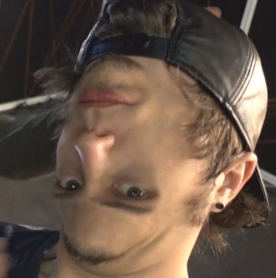 Rubiu5's tweet photo. holi https://t.co/kxZOHB5Es8