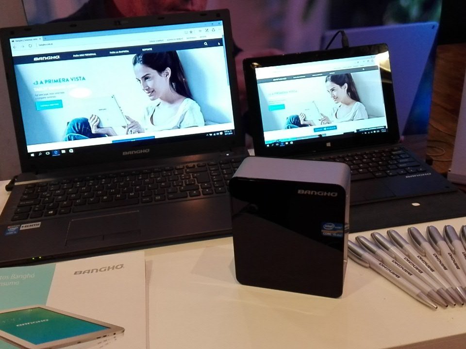 Enfasys's tweet photo. @bangho muestra su nuevo portafolio móvil en el #DeviceDay de @MSFTArgentina https://t.co/VupzCHB5vB