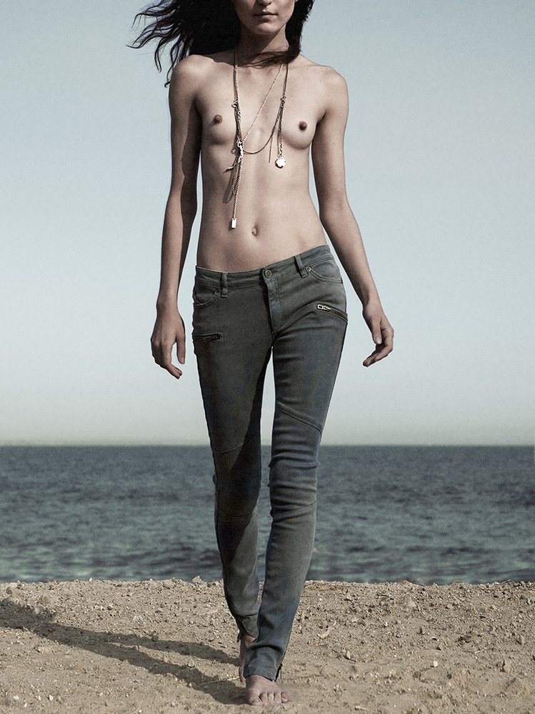 SuperfineLondon's tweet photo. Irina Lăzăreanu rocking the #Superfine Rebel Skinny Jeans 
Now Online -> https://t.co/Ws1DhfZEGw https://t.co/UwpeBtyHQS