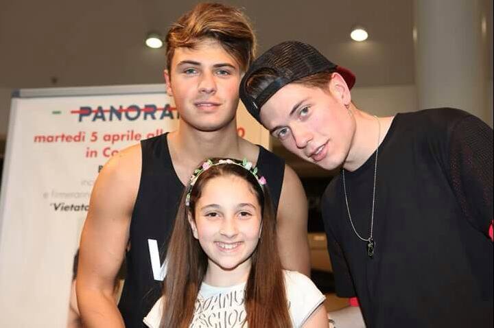 Federic47670755's tweet photo. Otto ore di fila per solo due secondi... Ma ne è valsa la pena... Grazie di tutto...😘 @Benji_Mascolo @fedefederossi https://t.co/8QjP0CkZTQ