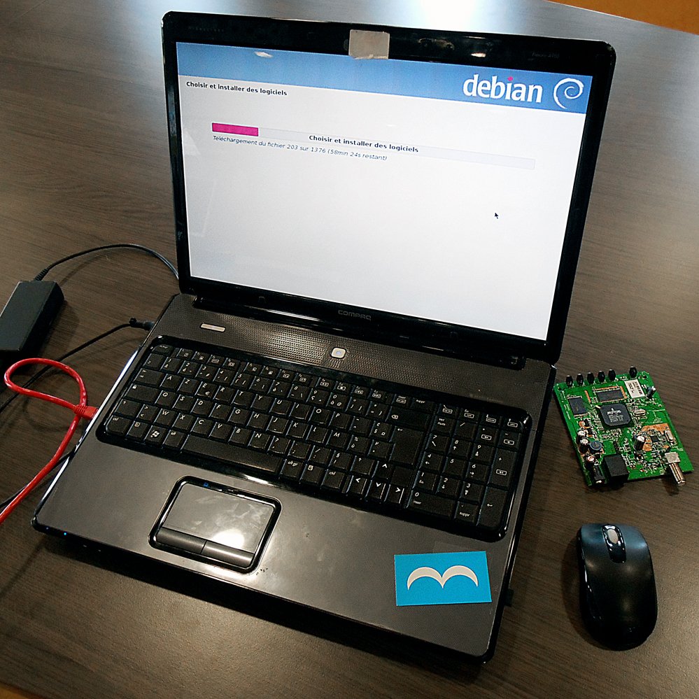LibreFlag's tweet photo. Libération d'un Laptop de banquier par les amis du @Cryptos_Crew !
#Libre #LibreFlag #Freedom
cc @debian @debianfr https://t.co/WLgvcJRS2r
