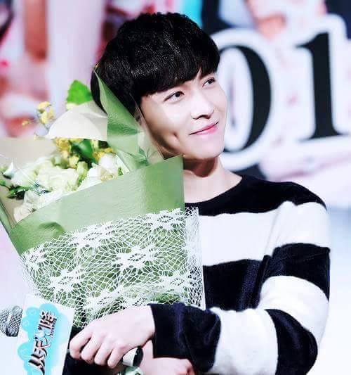 moixe_lopes's tweet photo. As covinhas <3 #4YearsWithLay #EXO4thAnniversary #4YearsWithEXO https://t.co/j8F0I65ZOm