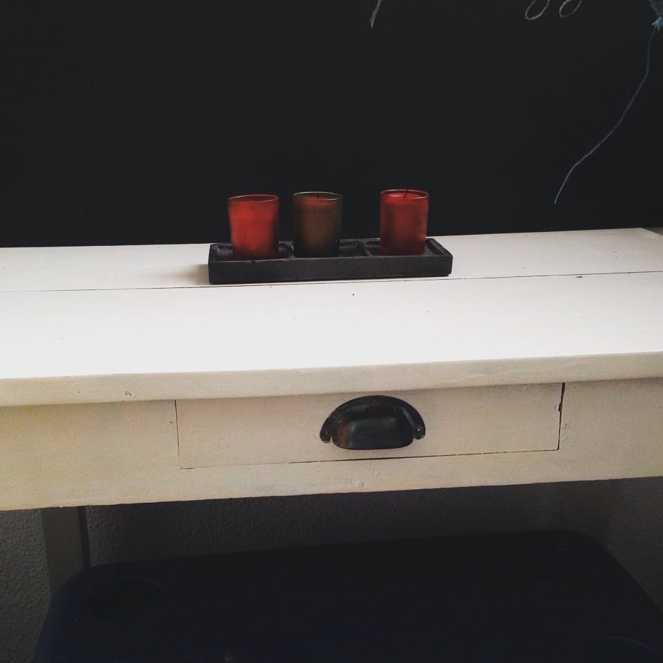 SCorreaDeco's tweet photo. Mesa antigua estilo campo! #vintage #decoración #interiores https://t.co/AIqbluUggG