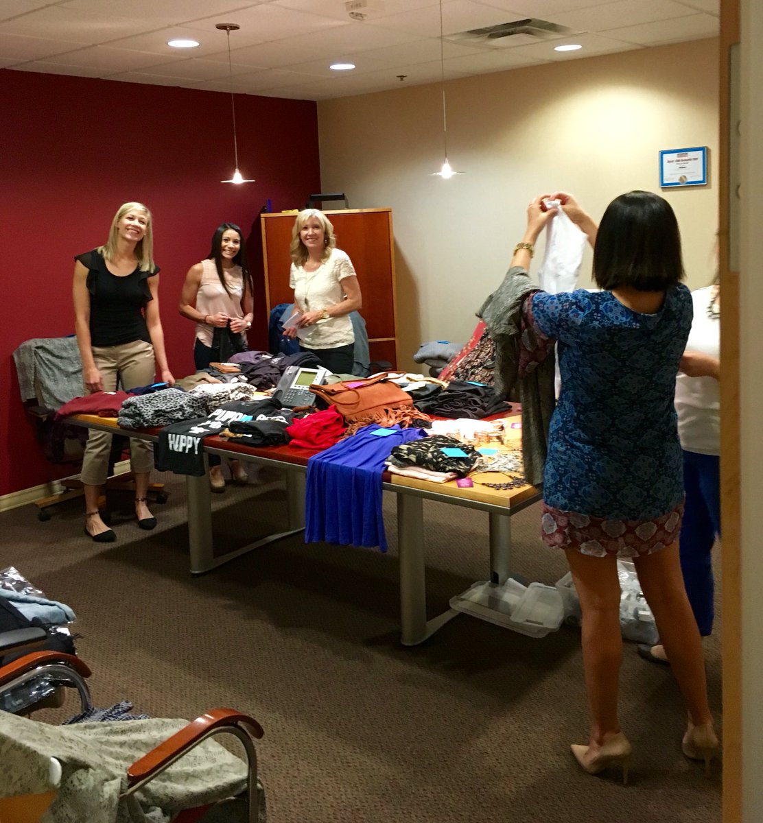 klyden_az's tweet photo. Shopping at lunch? Love when the store comes to us! @MeekChelseaAps https://t.co/tXadAYqZ5j