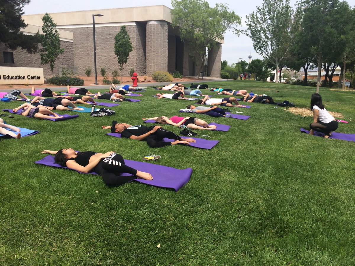 UNLVPEX's tweet photo. It's Perfect yoga weather outside of MPE! 👌🏼🌞 #unlvpex https://t.co/YuCQHJeXb1