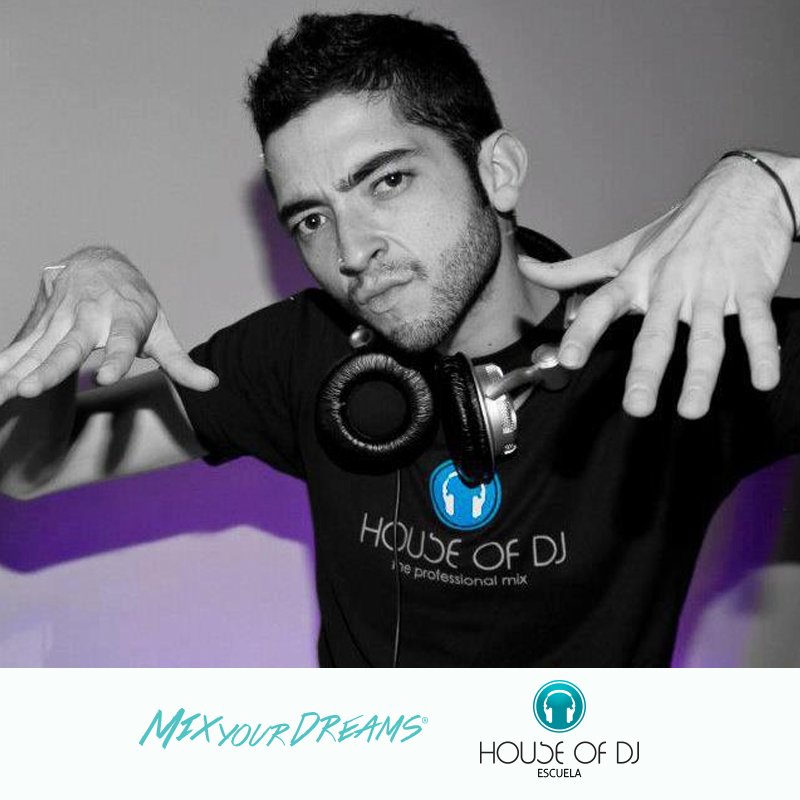 House_of_DJ's tweet photo. Dj QAT es uno de los DJ más experimentos en su género: es maestro de DJ, Scratches y Backspin en House of DJ. https://t.co/DyoiBhJZZh