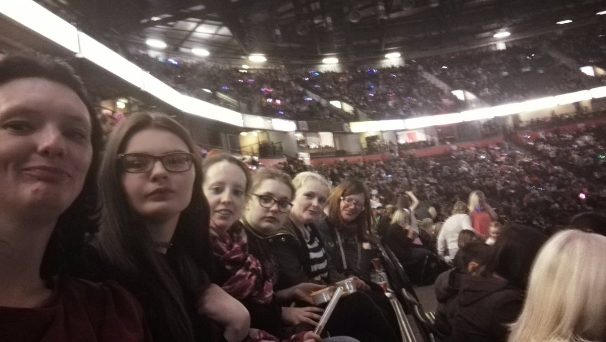jenjenbats's tweet photo. @NathanSykes #getweird #getusbackstage https://t.co/ifjtzXBBYc