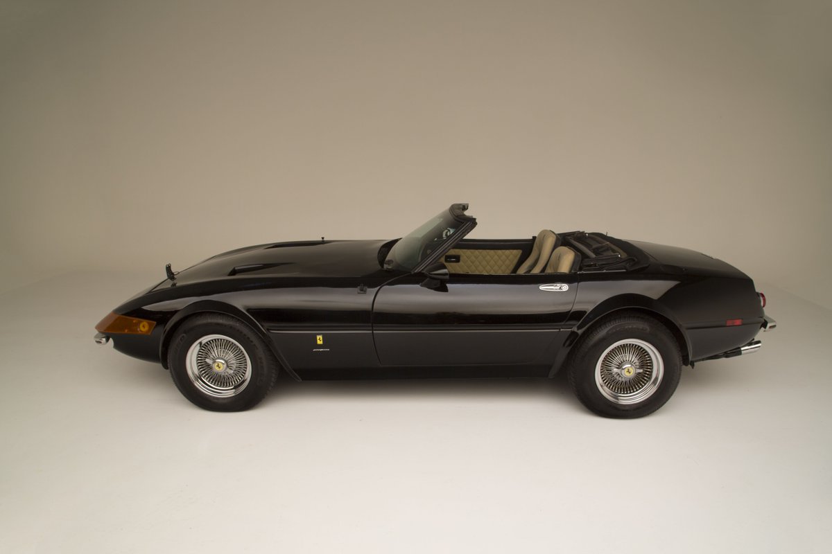 GenAutoTV's tweet photo. Replica Daytonas side vent windows were missing on the kit cars and different door handles were often used too https://t.co/GUeT0DU79K