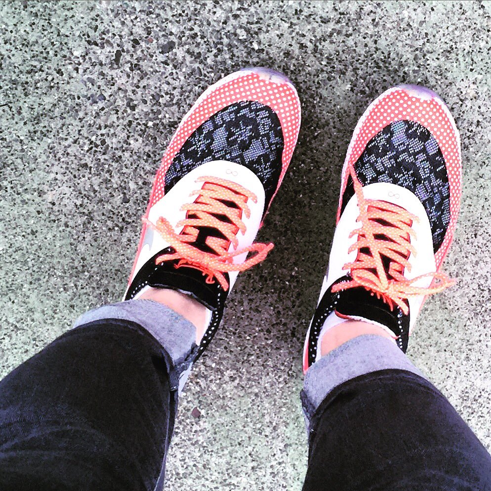 superwomankw's tweet photo. Lunchtime adventures in fancy kicks.
@nikewomen @nikesportswear #betterforit #nike #w3move #wearyourair https://t.co/KgbwW4Aj5e