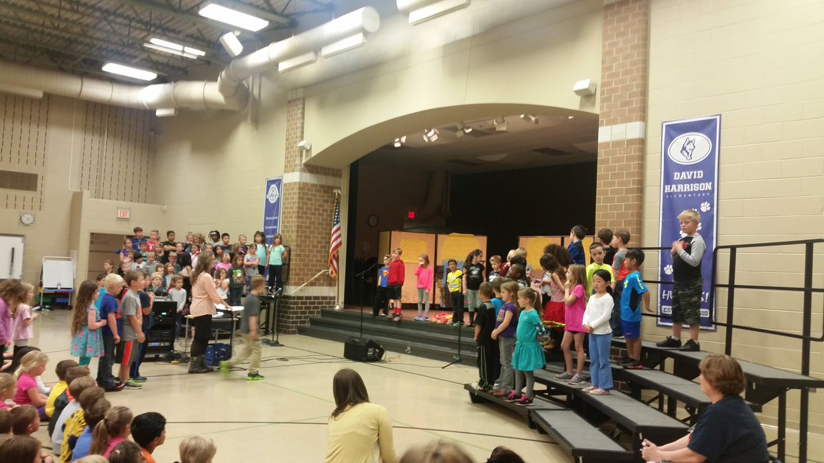 tmillerTopDogs's tweet photo. Dress rehearsal for 1st grade Stone Soup! @sabtrotter @dhektaylor @CTepe145 @tmillerTopDogs https://t.co/36Bu1MEt86