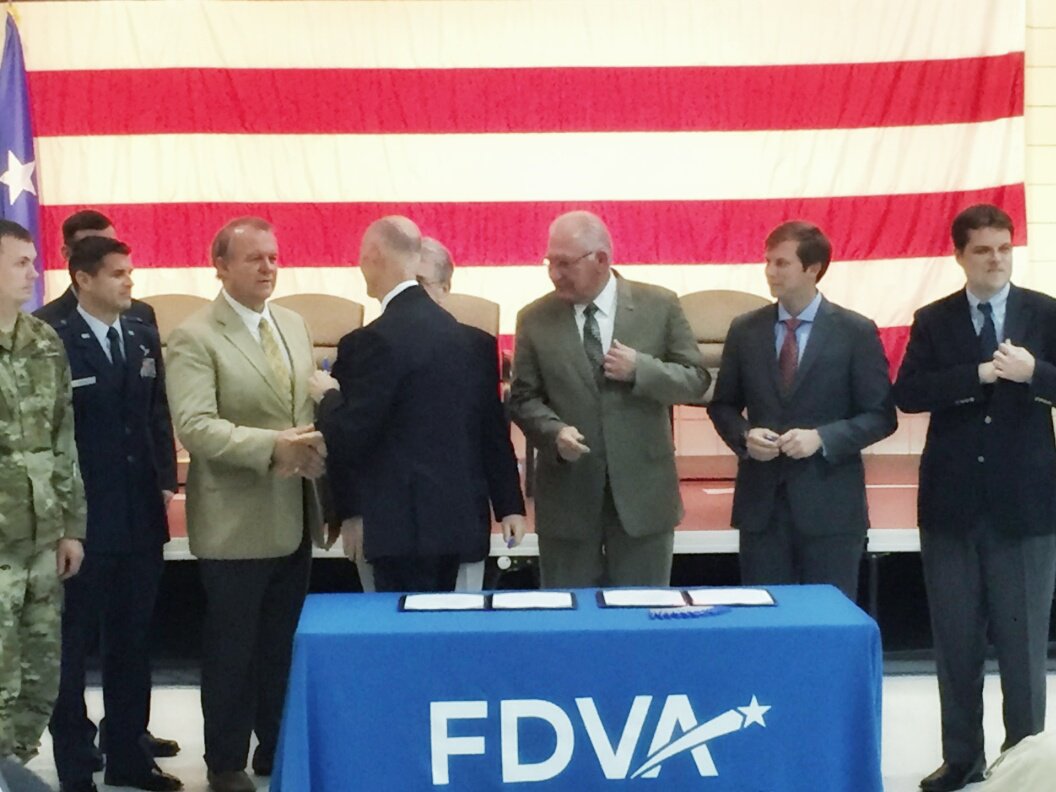 Doug Broxson tweet media