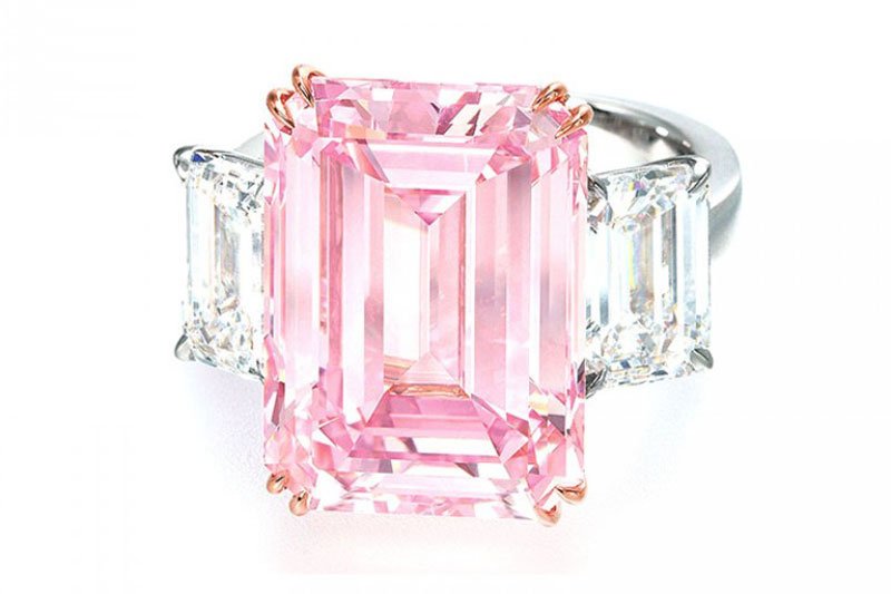 FashionCanada's tweet photo. 10 of the most expensive diamonds ever to be sold at auction https://t.co/6F5feZUgXQ #blinggoals https://t.co/GY4ZBSW3kW