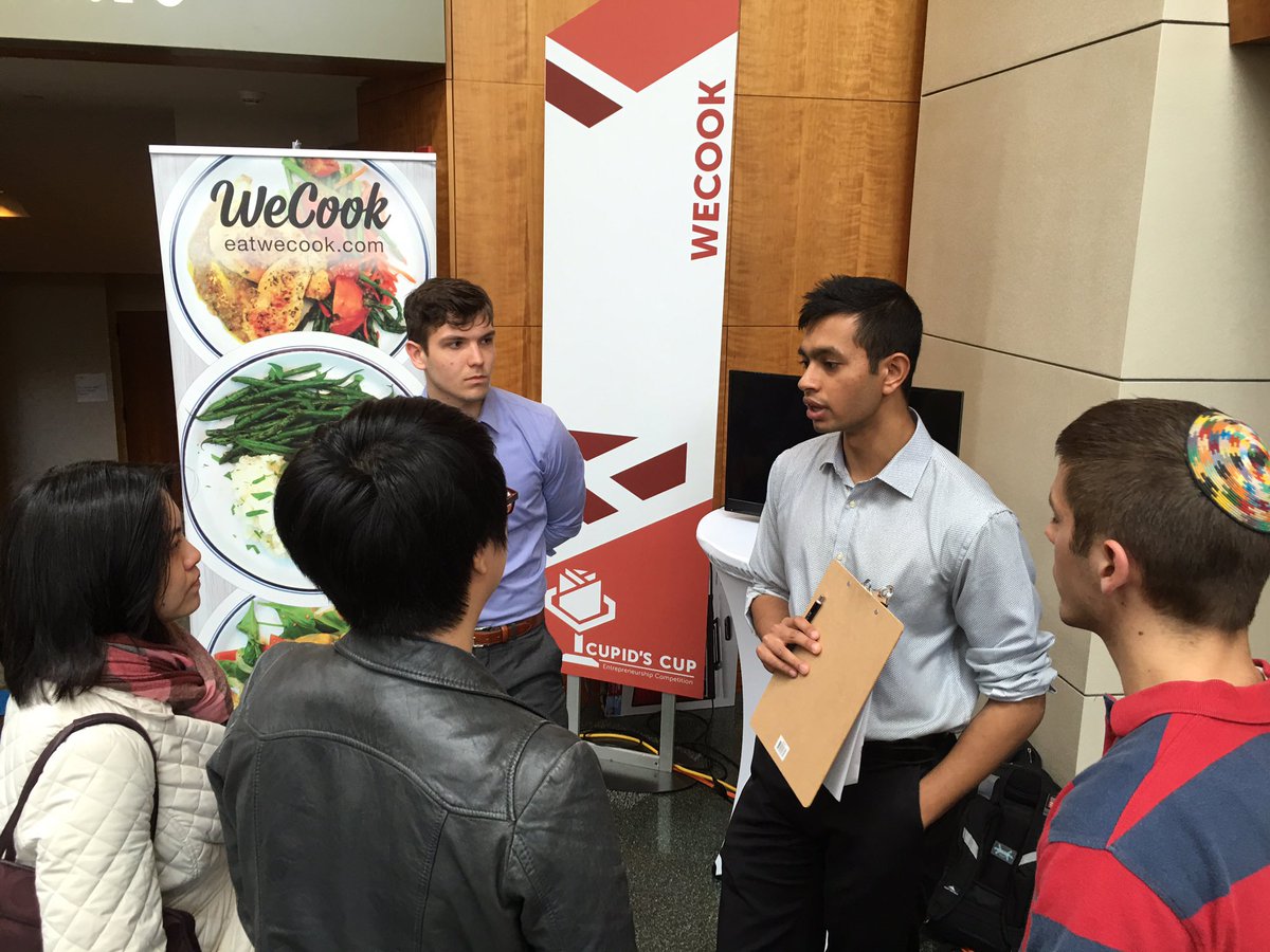 AArford's tweet image. .@michaelBmalcolm @eatwecook at #CupidsCup #Startupshowcase #UMD student entrepreneurs #Terps