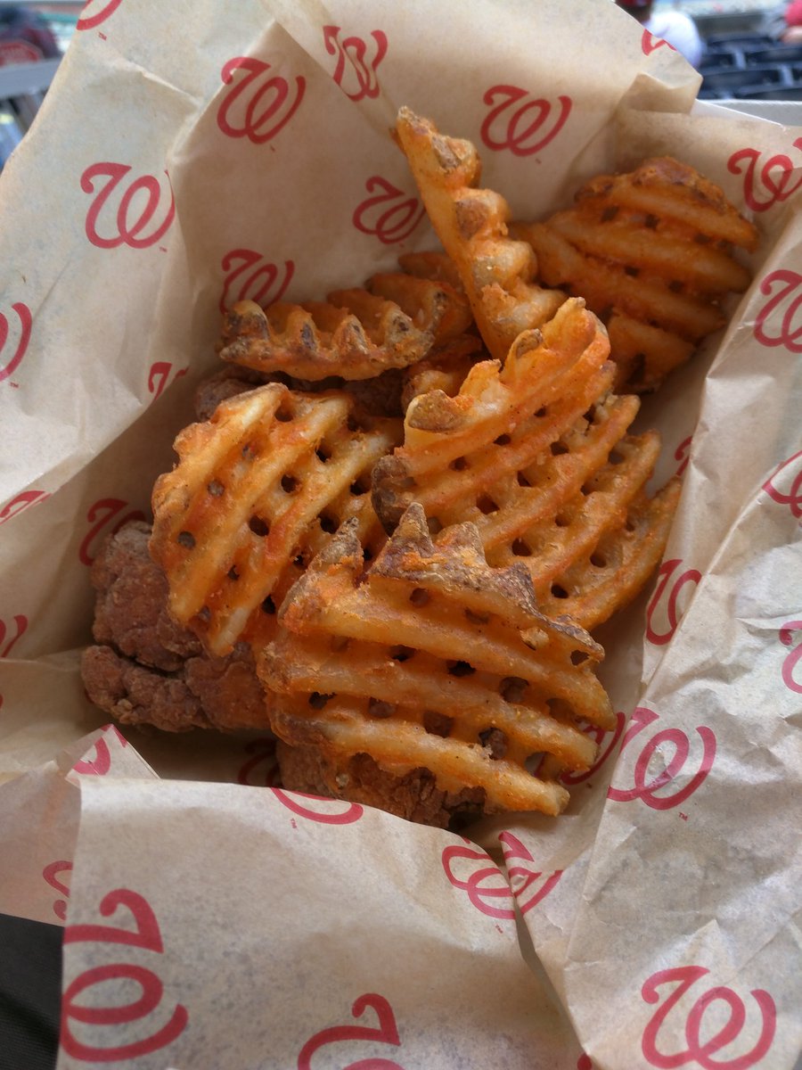 morskieeatsdc's tweet image. #OpeningDay at @Nationals Park
#Catchfly 301: Popcorn chicken &amp;amp; fries have great flavor. Were a bit cold though.