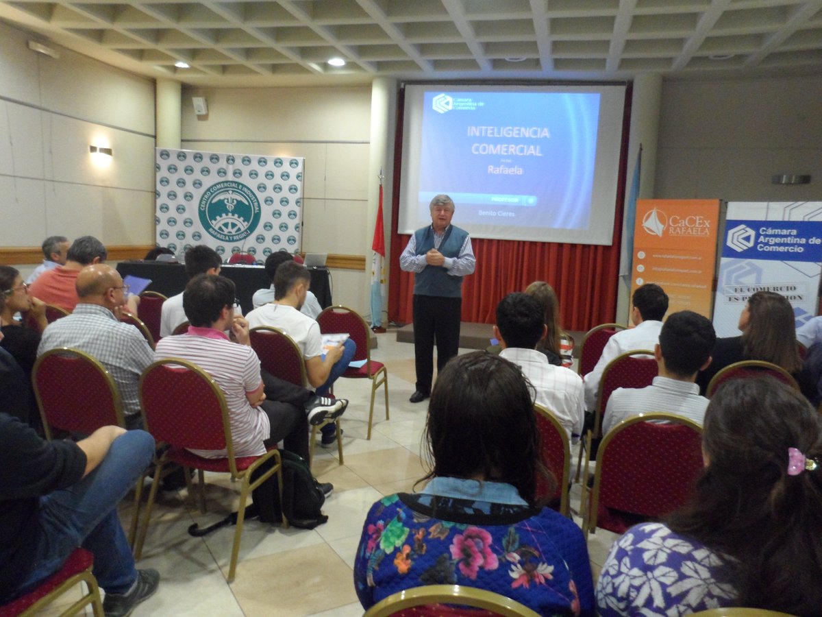 CCIRRRafaela's tweet photo. #AHORA curso de Inteligencia comercial para la toma de decisiones. #servicios #ccirr #cacex https://t.co/kShQCo5Vrj