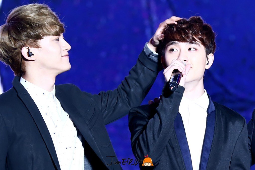 Pikuchen's tweet photo. #4yearsWithCHEN No matter how it was hard you always kept on smiling, comforting the others and being an angel https://t.co/wpQqvQvhEx