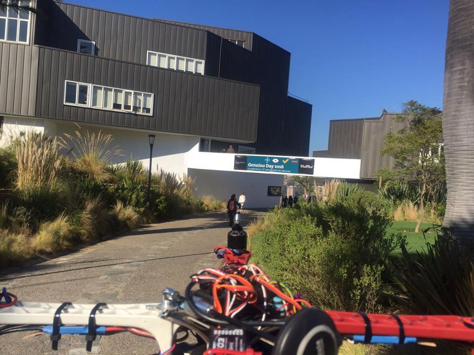 UAI_CL's tweet image. Profesores y alumnos del Design @lab_uai estuvieron en #GenuinoDay2016 en @UAI_VINA uai.cl/noticias/desig…