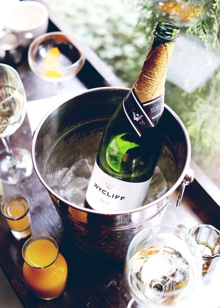Bubbly Brunch $15 bottles with complimentary mixers. Make it happen. #brunch #brunchlife #champagne #popbottles