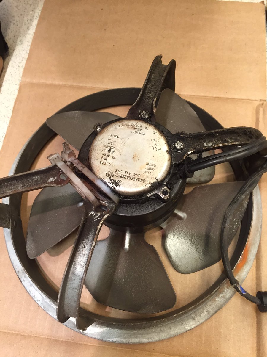 No words to describe some 'engineers' amazingly it didn't work. #bodger #refrigeration <a href="/bodgerwatch/">bodgerwatch</a> <a href="/airconned/">Airconned</a>