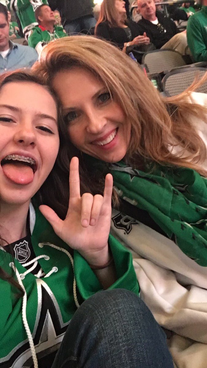 morganpotts__'s tweet photo. #LoneStarsState Since I cant go to playoffs tonight would be the best night to go!!!😉😉💚 @DallasStars https://t.co/AEmJnLGSDt