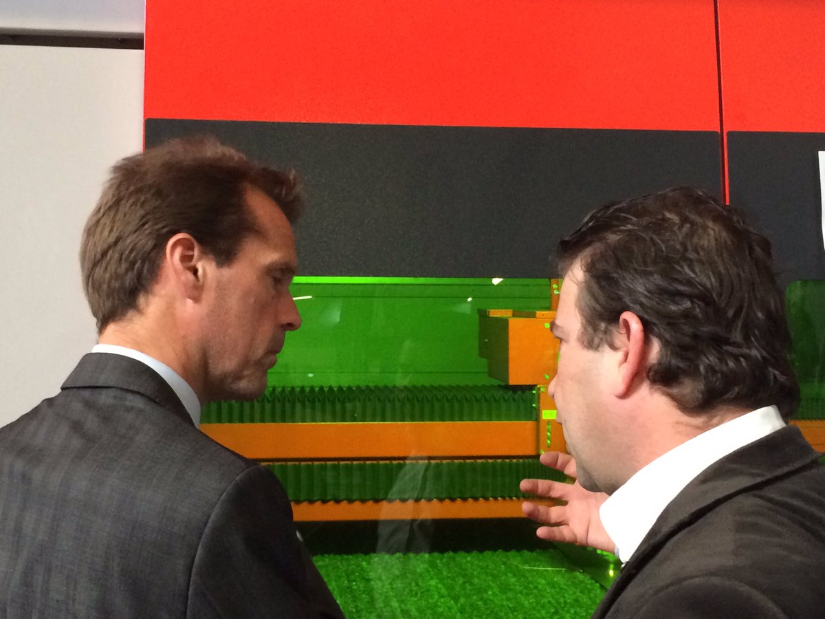 Met DG EZ <a href="/bleeftink/">Bertholt Leeftink</a> &amp; co bij <a href="/Cromvoirtse/">De Cromvoirtse</a> innovatief metaalbedrijf en deelnemer fieldlab <a href="/IndustrySmart/">Smart Industry</a>