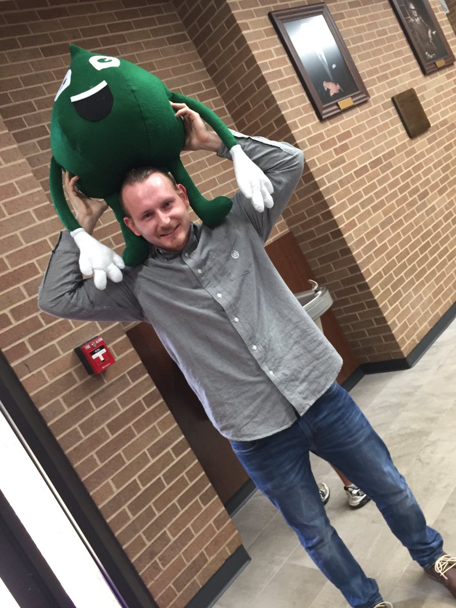 mrhighweigh's tweet photo. Not a fan of olives but this guy is pretty cool. @SFASU_AFPM https://t.co/S28EQ86Uch