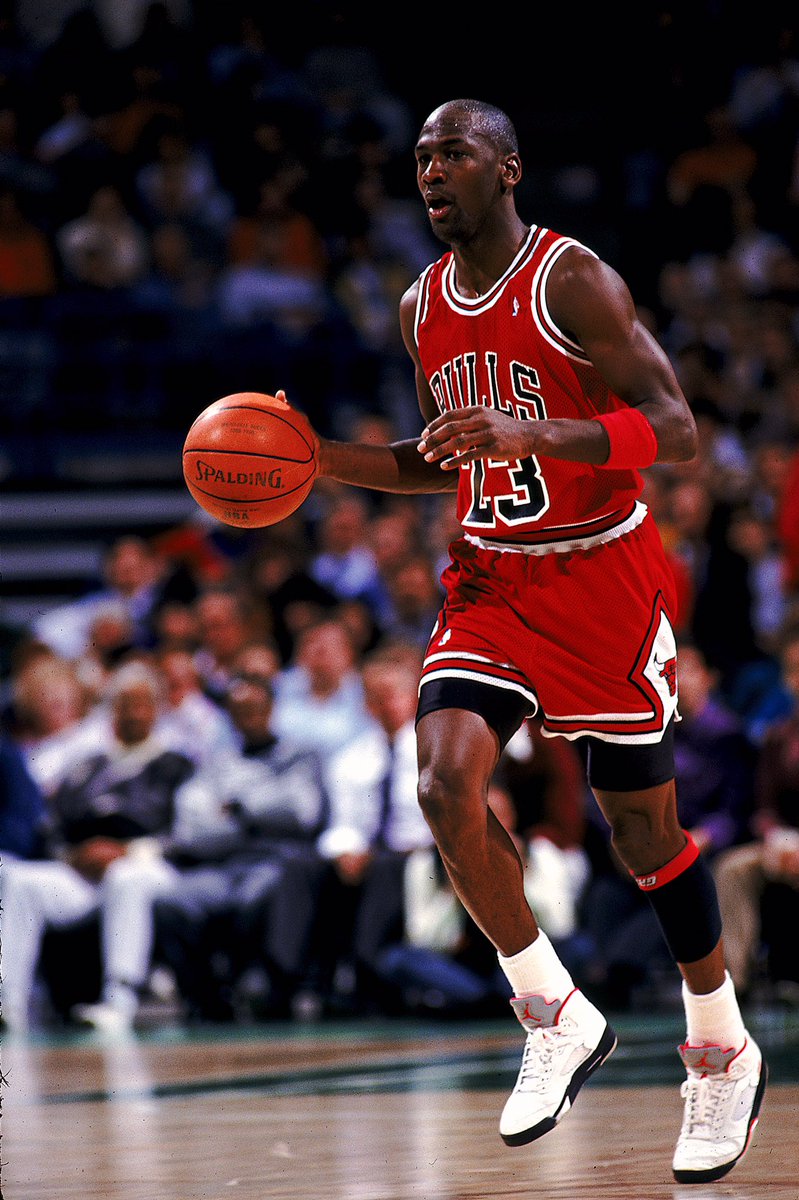 THRONExyz's tweet photo. Michael Jordan (1990) - #THRONEThrowback https://t.co/op2QwtXcSN