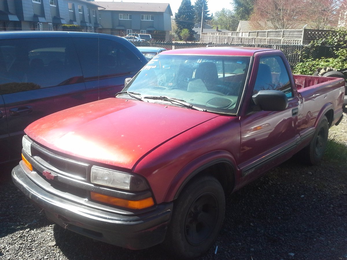 GalesTowing's tweet photo. A dozen cars for sale. Mechanic required (or a AAA membership) 
$550 to $1550 #usedcarsmcminnville https://t.co/FAjUD1zXxr