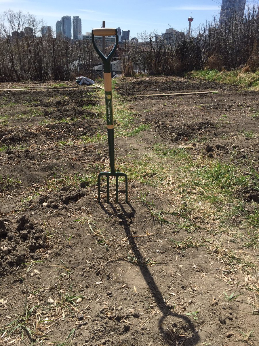 dirtboys1's tweet photo. My new farming implement. #pitchfork #farming #localfood #farmgeek https://t.co/6Qc3Plxfd8