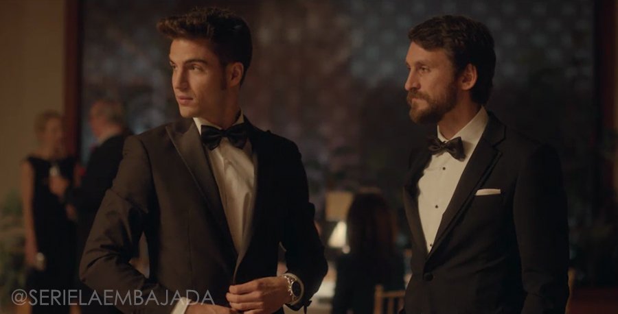 SerieLaEmbajada's tweet photo. Nueva promo de #LaEmbajada, muy pronto estreno en Antena 3 ▶️ https://t.co/lENmrlpNl4 @Maxi_Iglesias @RaulArevaloZ https://t.co/GMrewawQgt
