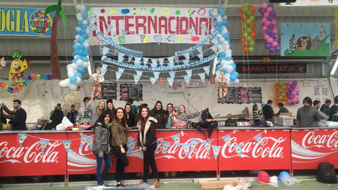adeecoupna's tweet photo. Ya queda menos! Tenemos todo preparado para liarla parda mañana! #barrainternacional #oktoberfest https://t.co/GLHl1LGdL8