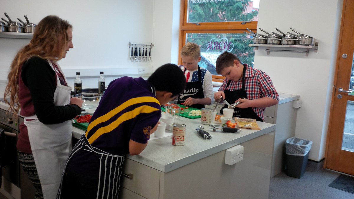 An array of potential Young Master Chefs in Yorkshire have enjoyed a Great Curry Class <a href="/YORKCookerySch/">YORK Cookery School</a> #localfood